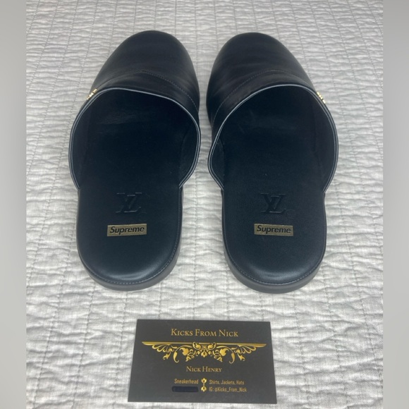 Supreme x Louis Vuitton Hugh Slippers 'Black'
Size 5 - Picture 4 of 9